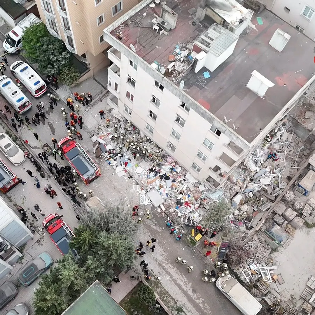 istanbulda çöken bina , maltepede çöken bina 